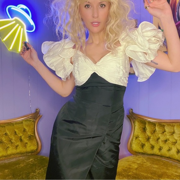 Vintage Dresses & Skirts - Vintage 1990s Tadashi Black and White Ruffle Sleeve Dress